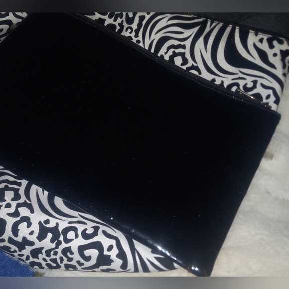 Black & White Animal Print Modella 4 pc Toiletry Zipper Bag Set - Picture 5 of 12